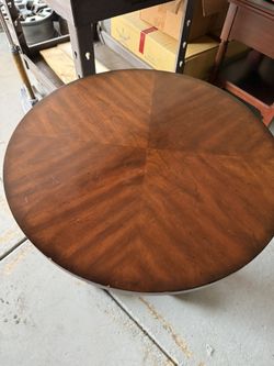 Round end or coffee Table