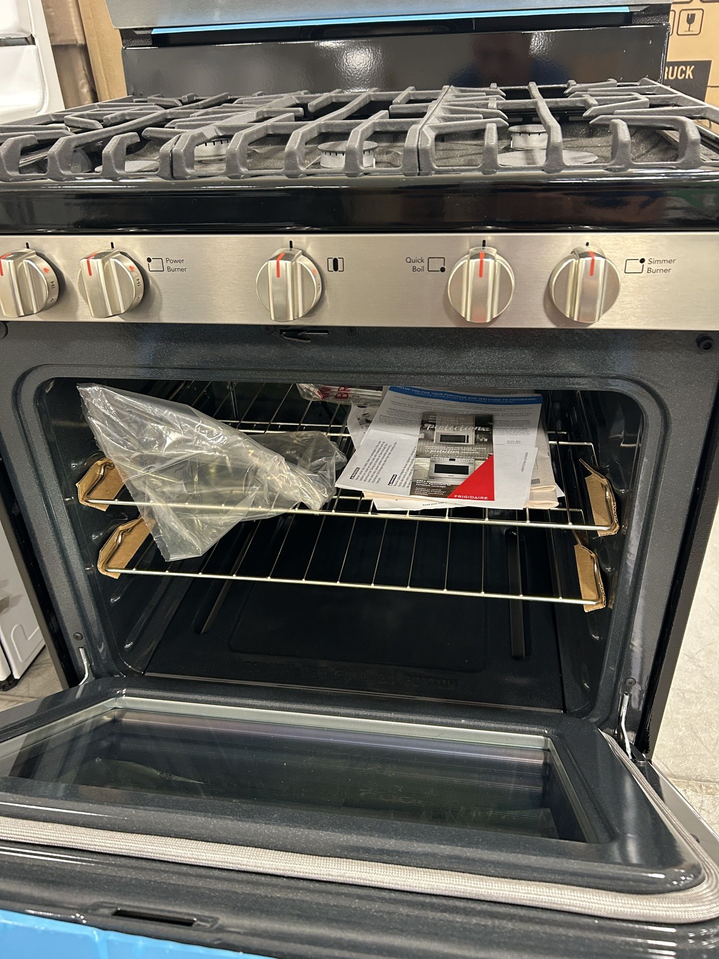 Frigidaire Gallery 30-in 5 burners-Natural Gas Range/Oven Fingerprint Resistant St. Steel New 🔥