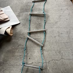 Portable rope ladder