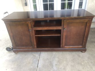Entertainment center 