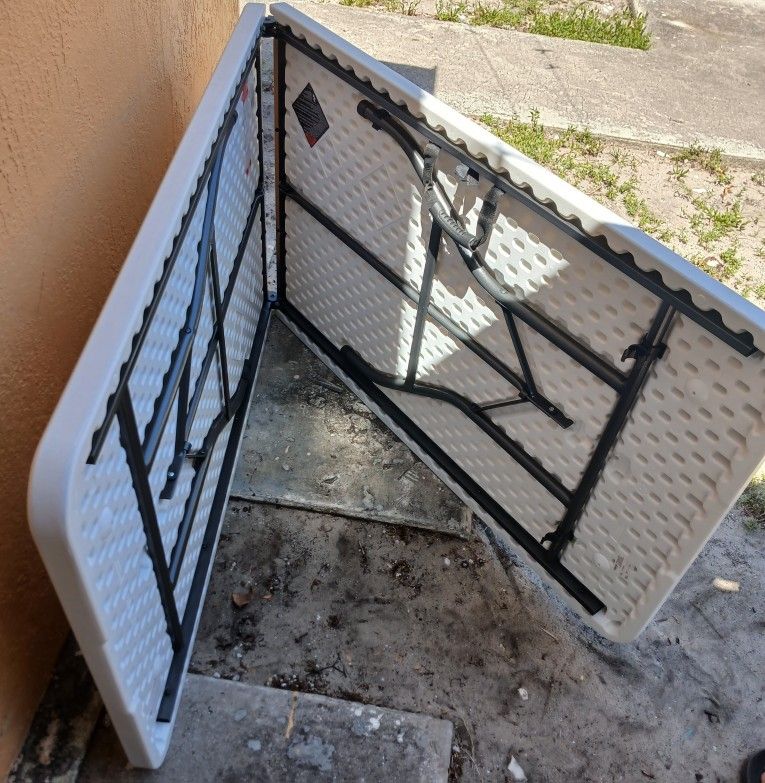 FOLDING TABLE 8FT - FOLDS IN HALF‼️ LIKE NEW- USED ONCE