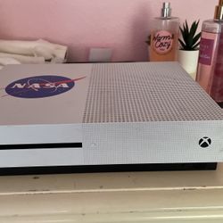 XBOX One S (pre owned)
