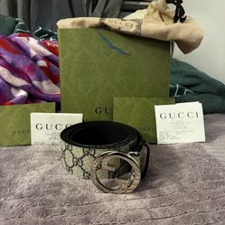 Gucci Belt , 114 Size Around There Like New 