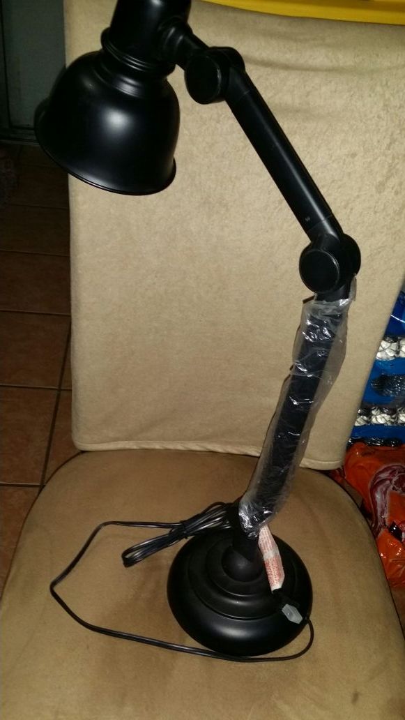 Desk lamp