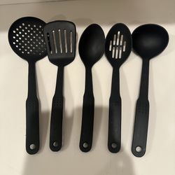 5-Black Plastic kitchen utensils. If you see ad up, it’s available please don’t ask 
