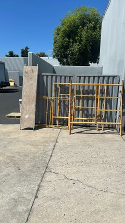 Scaffolding Seven Pieces +4 wheels