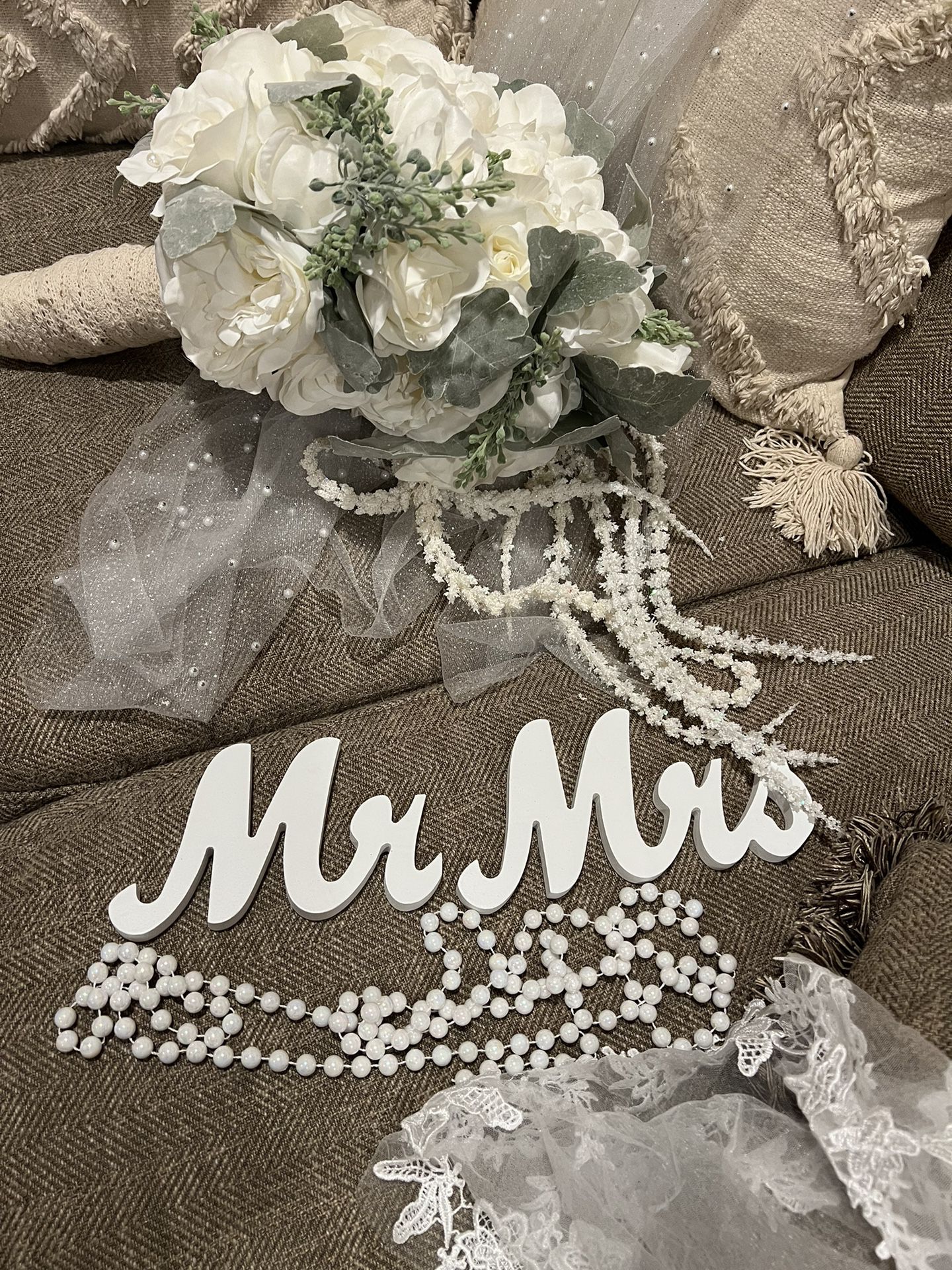 Wedding Bouquet And Vail And Wedding Props 