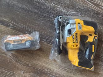 Dewalt  jigsaw 20v Max XR tool W/ Dewalt 20vMax 5ah Battery