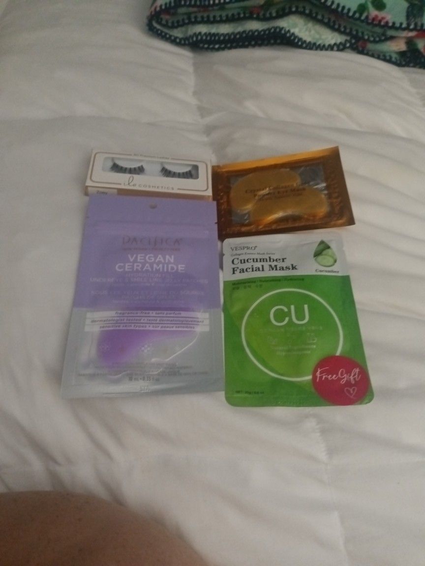 Beauty Pack With Bonus Eyelashes