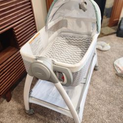 Graco Bassinet and changing table with storage