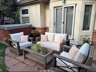 Sunvilla four piece wicker outdoor patio set, excellent condition