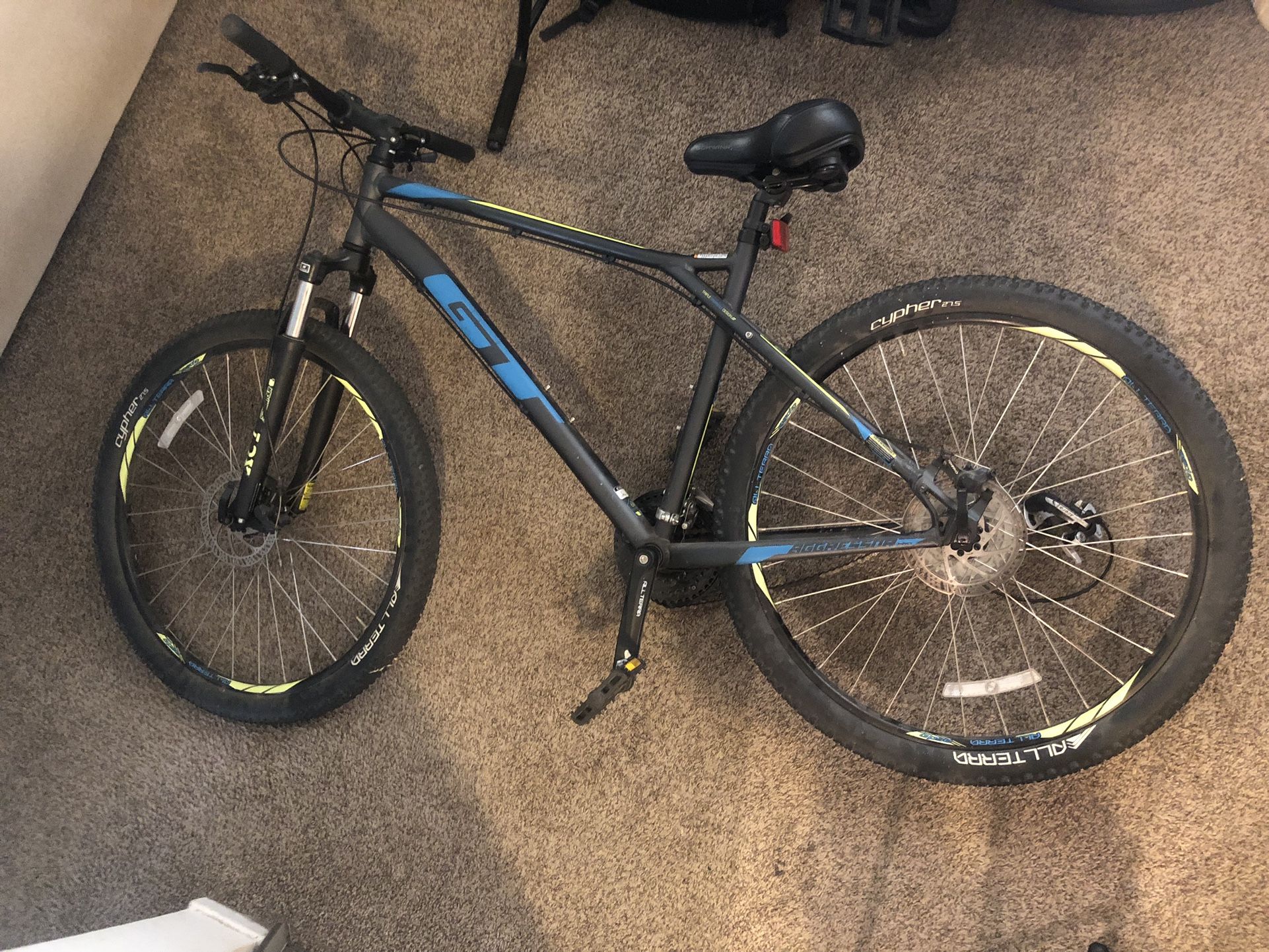 GT AGGRESSOR PRO MOUNTAIN BIKE