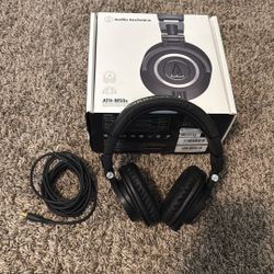 Audio-Technica ATH-M50x Professional Studio Monitor Headphones, Black