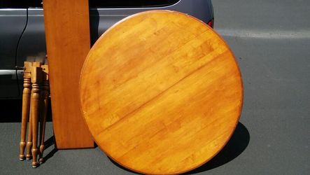 Drexel Maple Dining Room Table with 3 Inserts