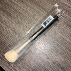 MAC 168S Large Angled Contour Brush