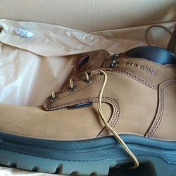 Red wing steel toe boot