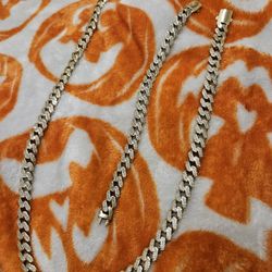 Gold Cuban Link Chain With Matching Cuban Link Bracelet 