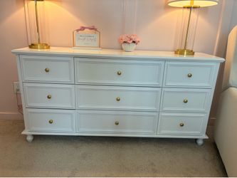 White 9-Drawer Dresser - Excellent Condition