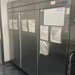REACH-IN REFRIGERATOR Hoshizaki Model No. R3A-FS  3 Doors