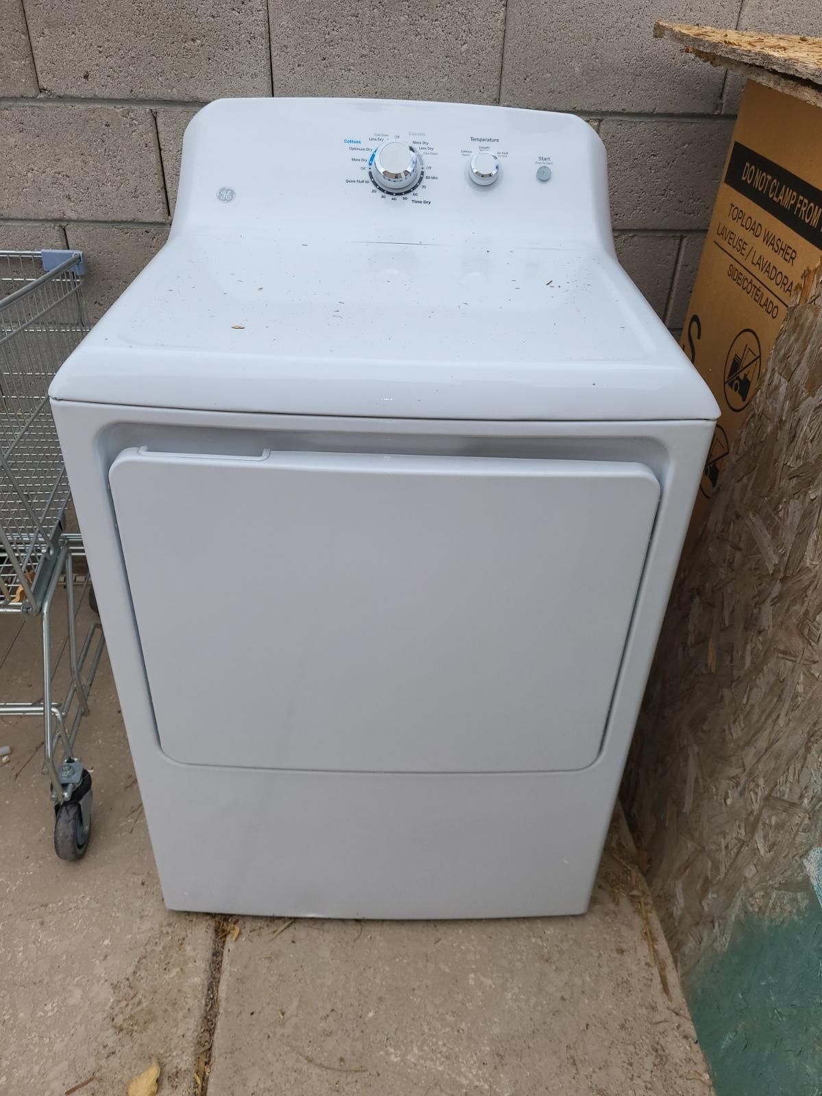 NEW Electric dryer scratch & dent
