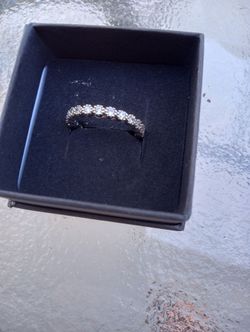 NEW size 8 Bella Luce ring