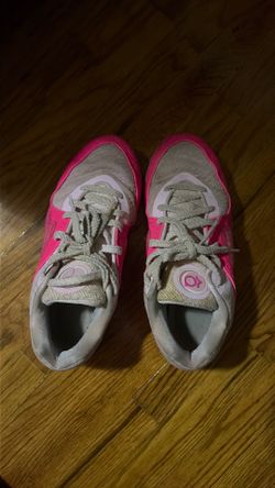 Basketball shoes