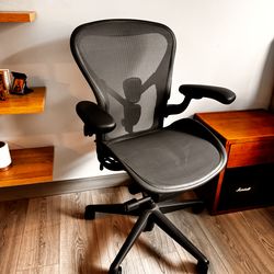 Herman miller Aeron remastered chair size B