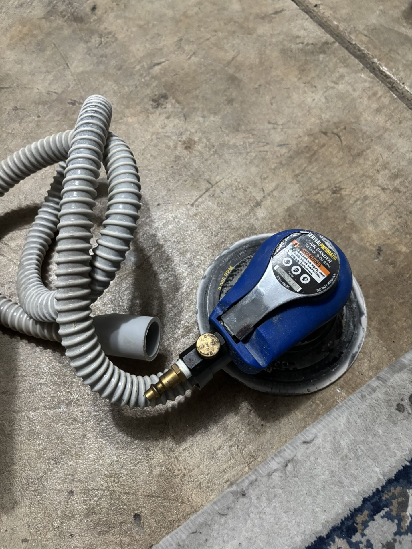 Self vacuuming air palm sander