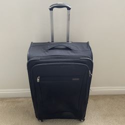 Ricardo Beverly Hills 29.5" Large Check-In Spinner Luggage (Black)