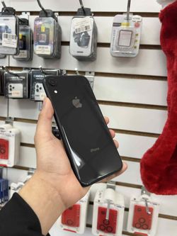 iPhone XR 64GB UNLOCKED 