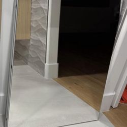 FREE Kohler medicine cabinet mirrored DOOR only w/a small crack (Not medicine cabinets)
