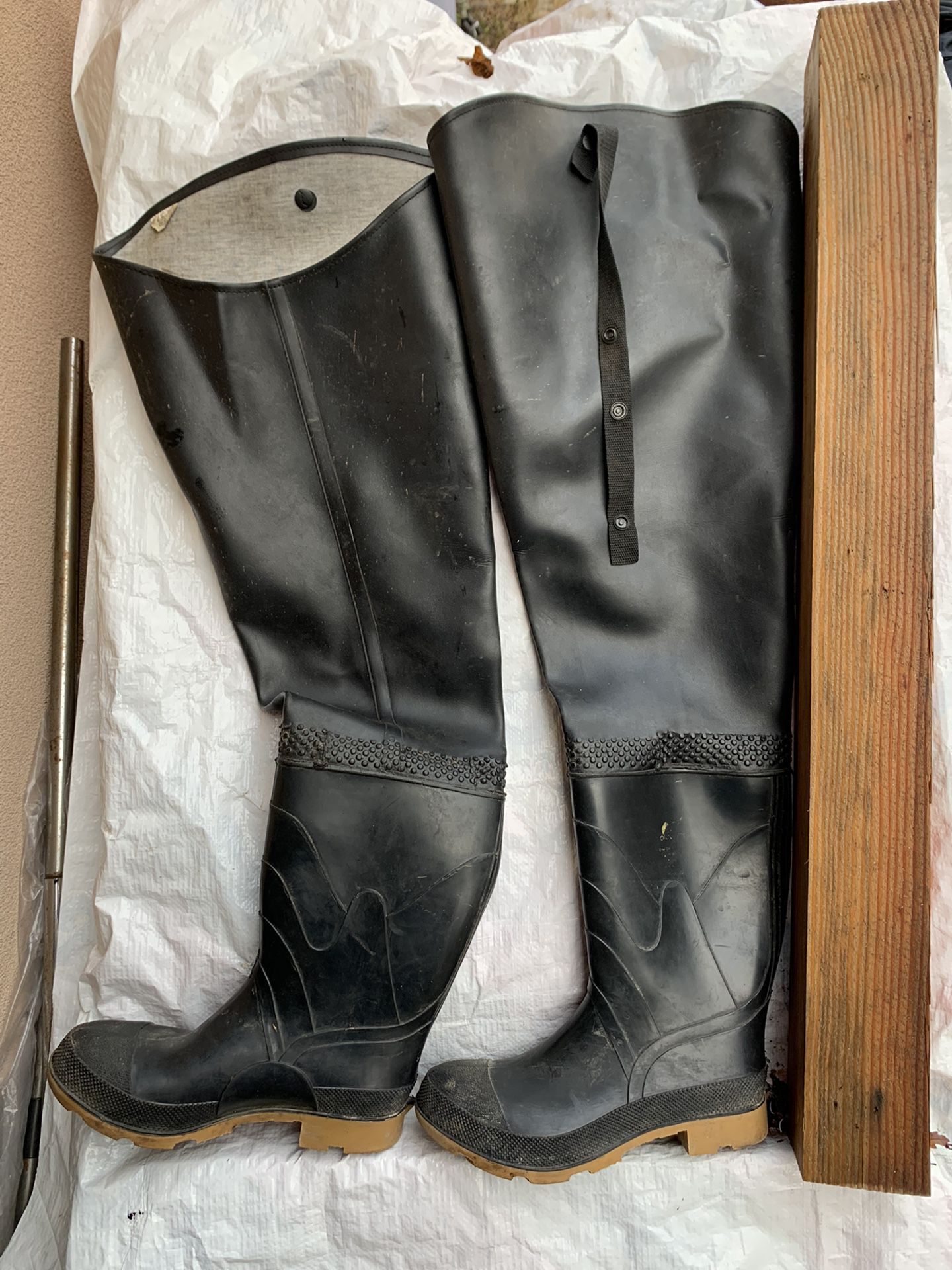 Bewonderenswaardig wasserette interieur Men's rubber boots over the knee boots. Size: 9. for Sale in Orangevale, CA  - OfferUp