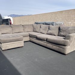 FREE DELIVERY!! Large Sectional 