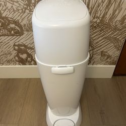 Diaper genie Complete With 6 Refills - Brand New Never Used 