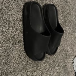 Used Yeezy Slides