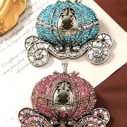 🪻❣️🪻CARRIAGE BROOCH 
