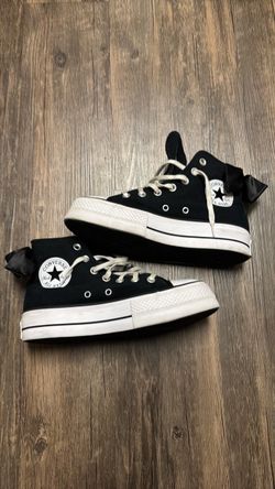 Converse platform with bow