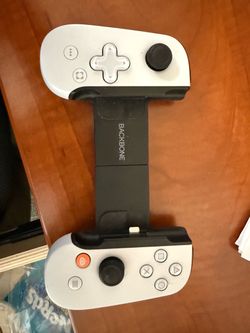 Backbone One Mobile Gaming Controller (Iphone Lightning)