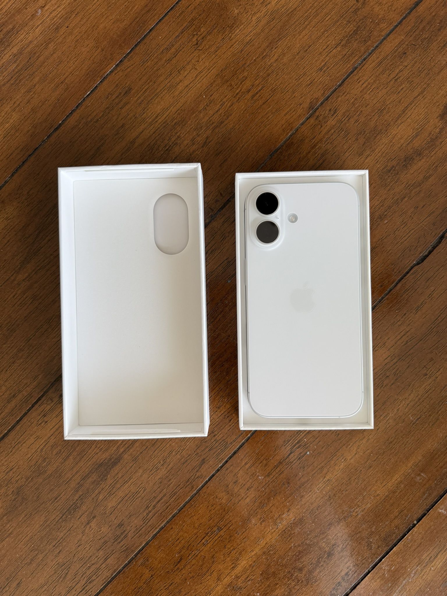 iPhone 16 - White 256 GB