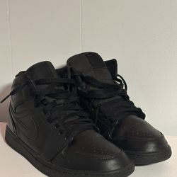 Air Jordan 1 Mid Triple Black