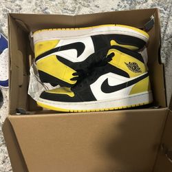 Jordan 1’s Black And Yellow Size 10