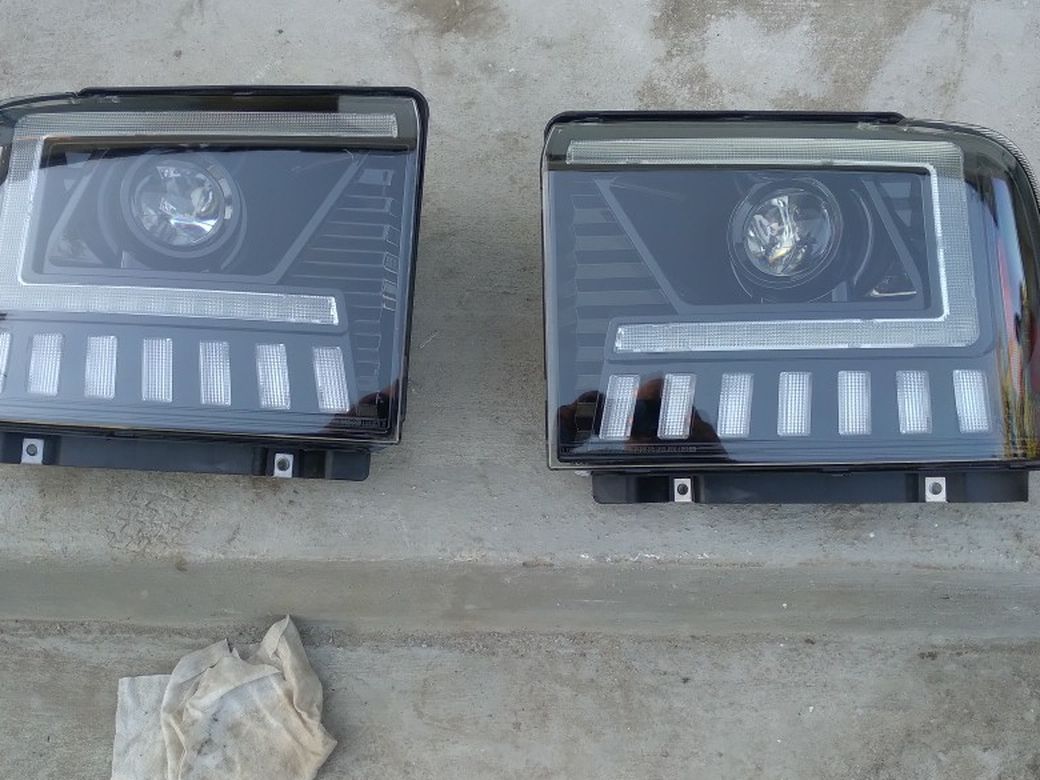 05 Ford F250 Head Light