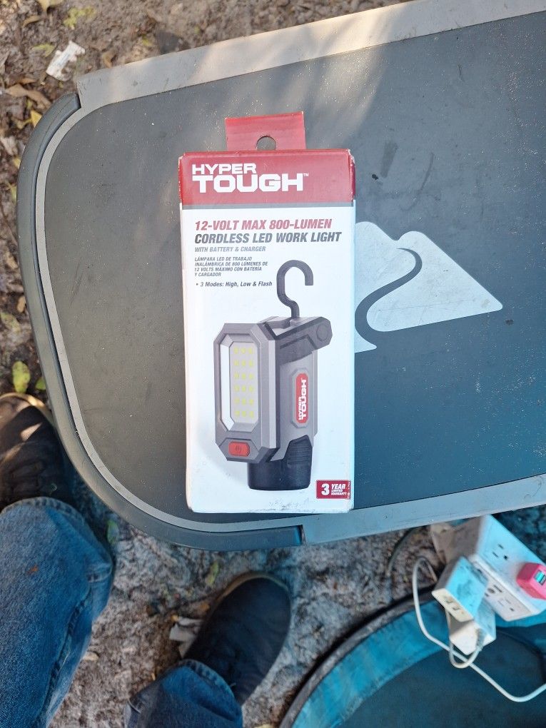 Hyper Tough 12-volt Max 800 Lumen Cordless Light
