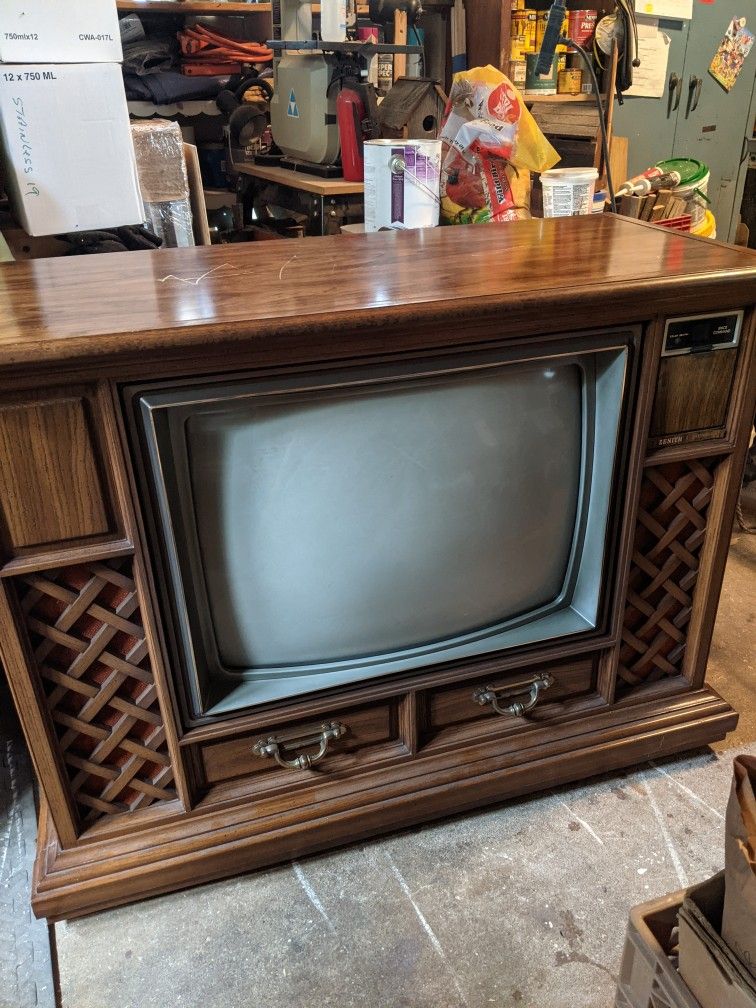 Zenith System 3 Vintage Wood TV