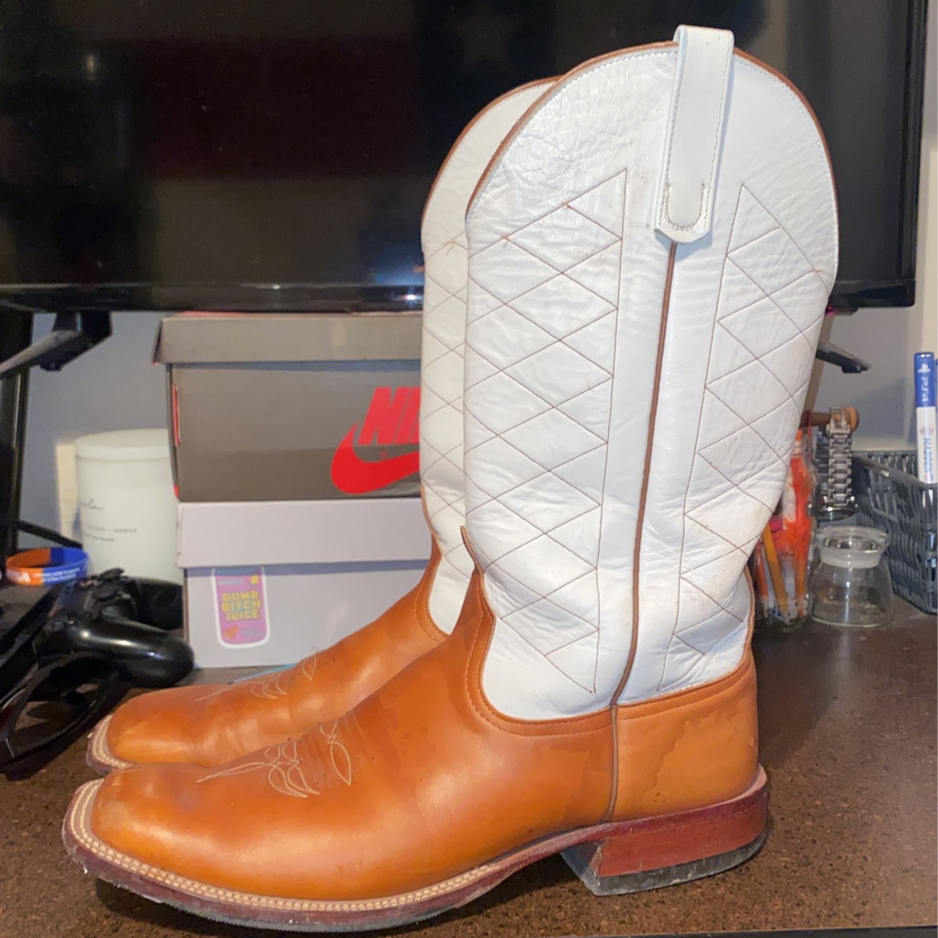 Mens Cowboy Boots Size 10 for Sale in San Antonio, TX OfferUp