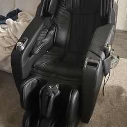 Insignia™ - 3D Zero Gravity Full Body Massage Chair - Black