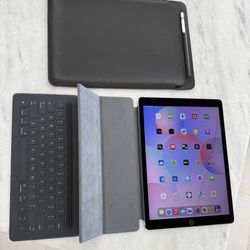 APPLE IPAD PRO 256 GB LIKE NEW WITH MAGIC KEYBOARD LEATHER CASE AND PEN UNLOCKED 
