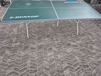 DUNLOP FOLDABLE PING PONG TABLE, PLEASE READ THE INFO.