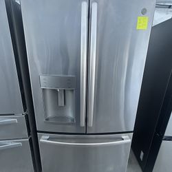 General Electric Beautiful Stainless steel Refrigerator 