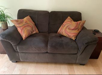Brown Love Seat - Excellent Condition!